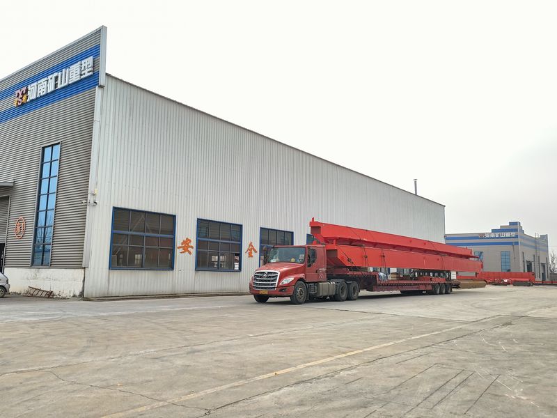 兩臺(tái)10噸 跨度28.4米電動(dòng)葫蘆橋式起重機(jī)，發(fā)往山東威海